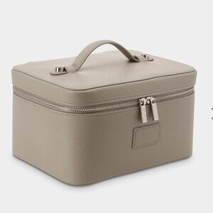 New ÉTOILE Gray pebble Leather Vanity Case $105